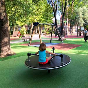Parc Cravéro Le Pradet: jeux d'enfants, tirolienne, oiseaux et musé ombragé
